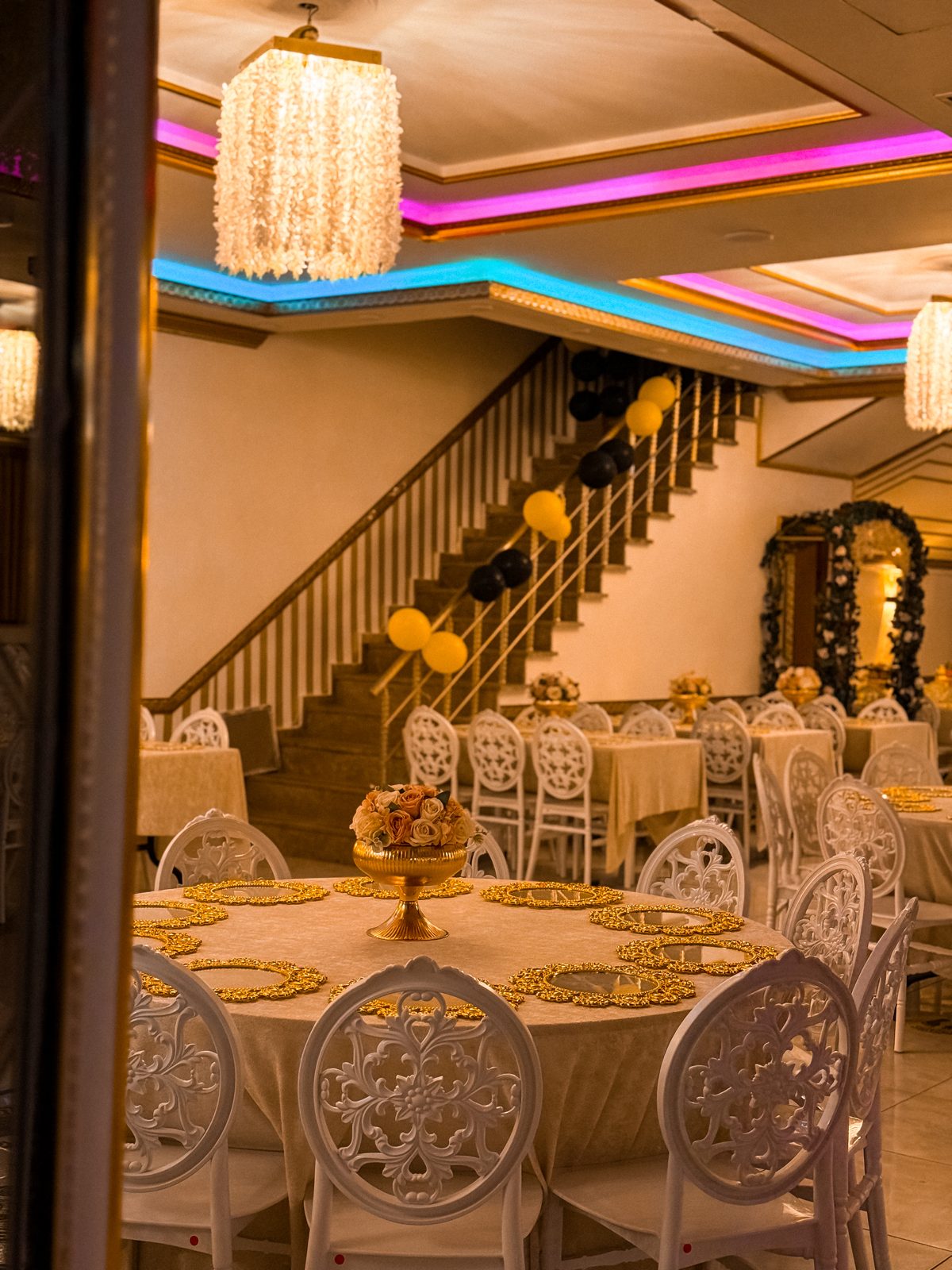 GrandEnerjim salon içi masa düzeni
